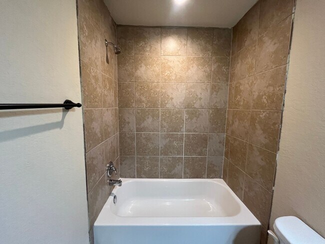 Building Photo - 7109 Micayla Cv