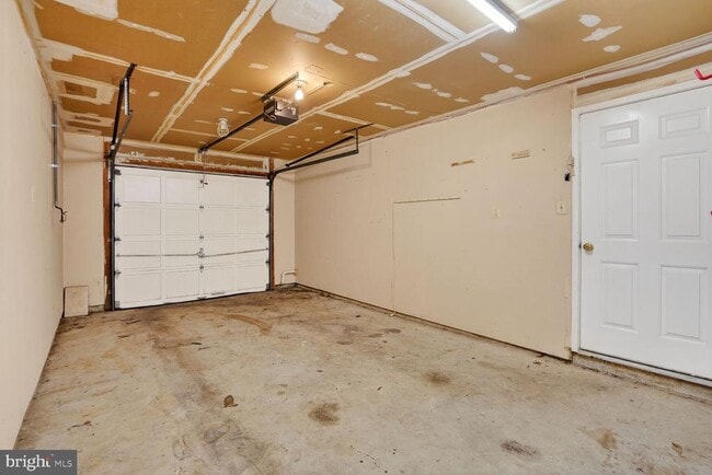 Building Photo - 8408 Millwood Dr