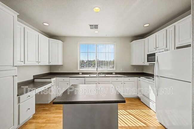 Building Photo - 4455 E Paradise Vlg Pkwy S