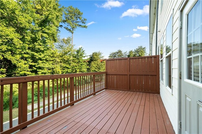 Building Photo - 170 Wren Dr