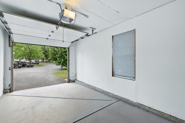 Building Photo - 2621 Wingate Ct