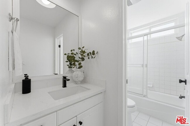 Building Photo - 2308 Schader Dr