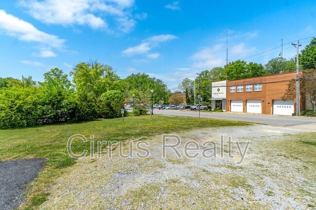 Building Photo - 133 North St