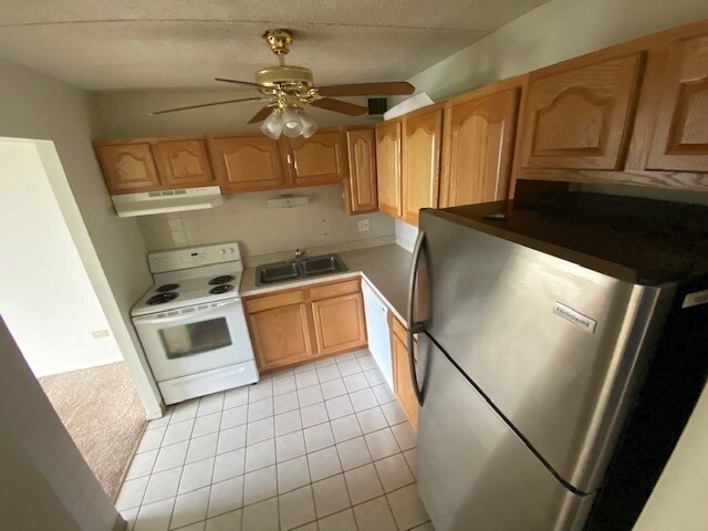 Building Photo - 9098 W Terrace Dr