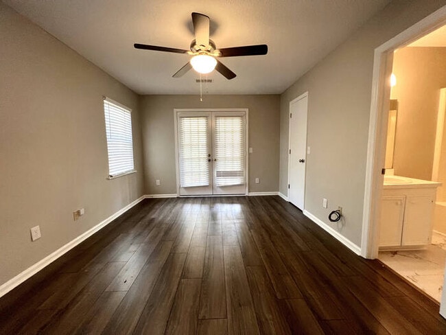 Building Photo - 21A Battery Walk Court