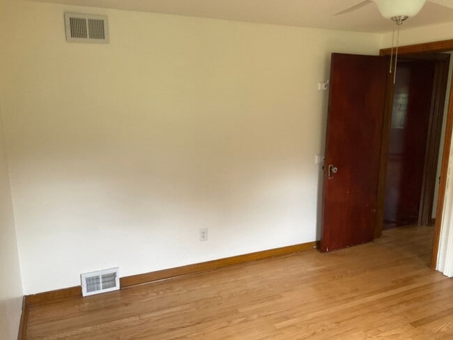 Building Photo - 3 Bedroom - Peaceful Living Just Minutes f...