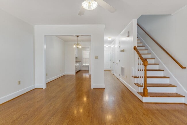 Building Photo - Quiet Neighborhood in a Conveniently Locat...