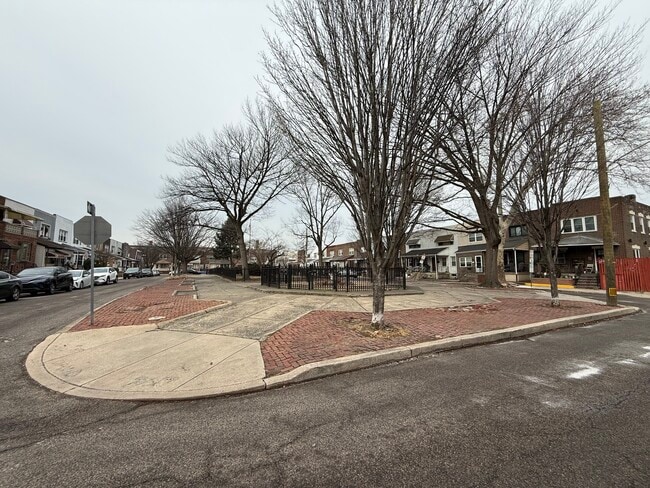 Building Photo - 722 Mollbore Terrace