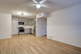 Building Photo - Fully updated 2/1 In Levelland!