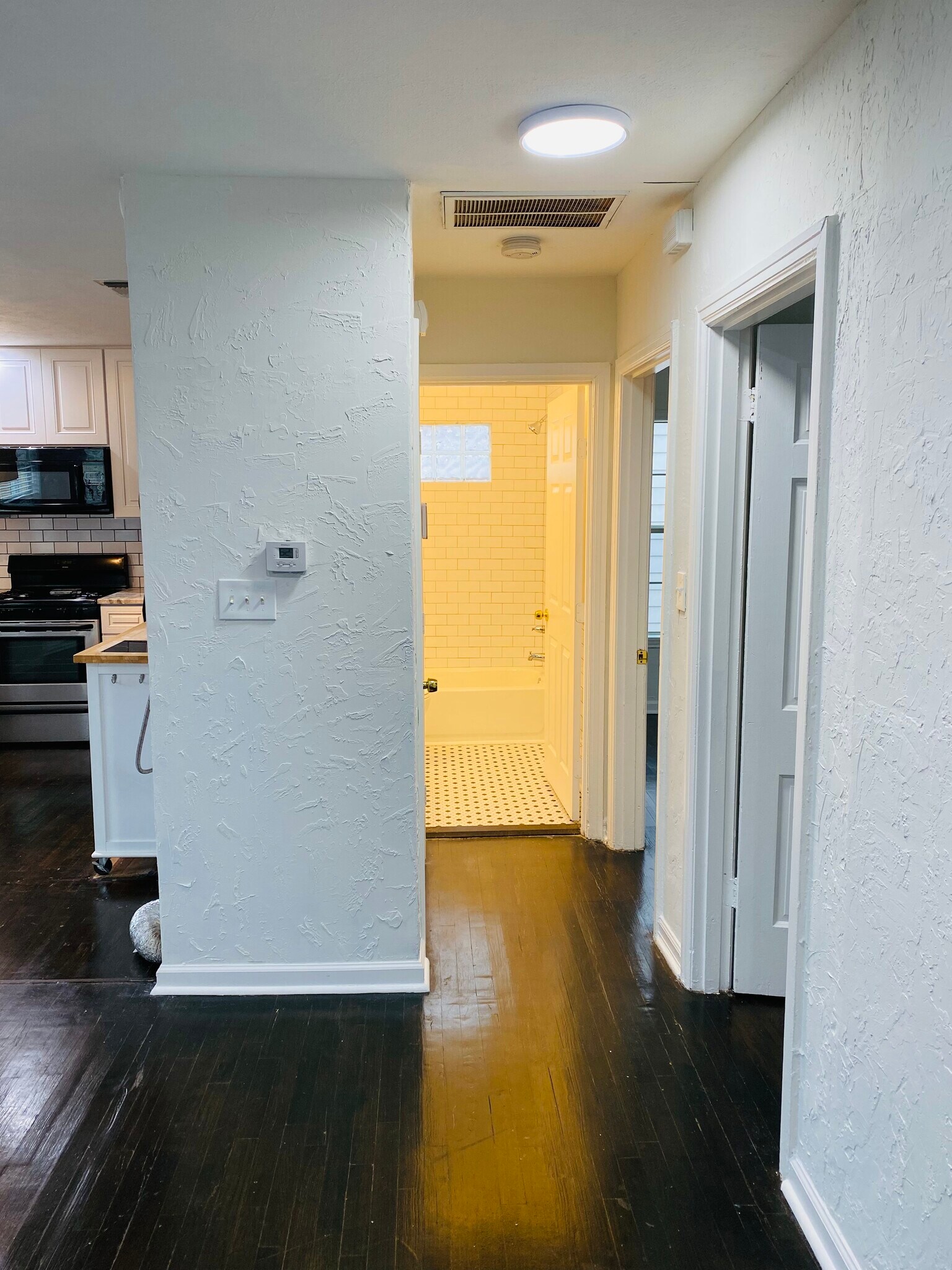 Building Photo - 4217 Donnelly Ave