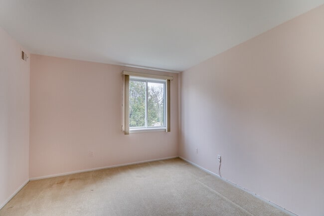 Building Photo - 2817 Jermantown Rd