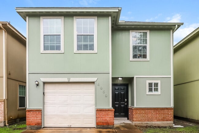 Building Photo - 4959 S Cancun