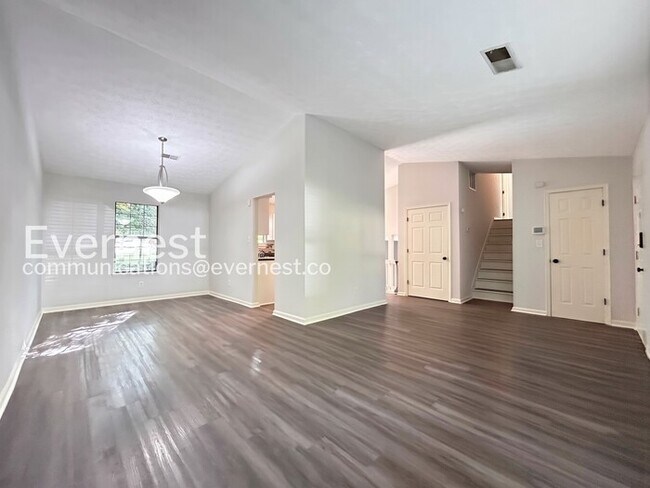Building Photo - 640 Cranberry Trail