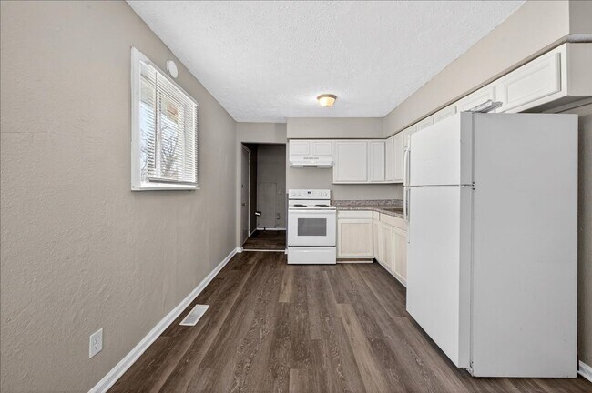 Building Photo - 3319 N Hawthorne Ln