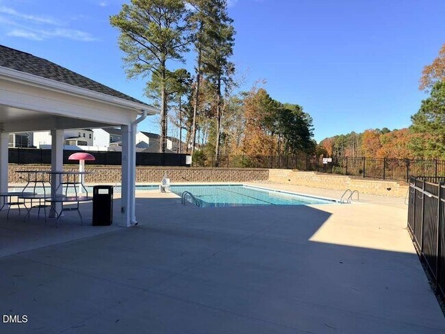 Building Photo - 2007 English Saddle Ln