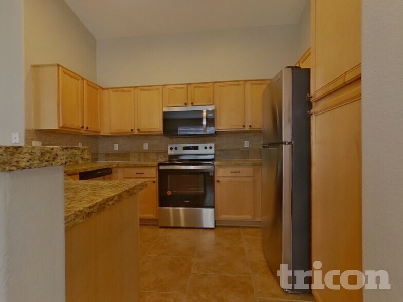 Building Photo - 2030 N 108th Dr