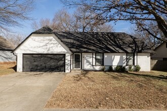 Building Photo - 5013 S Lions Ave
