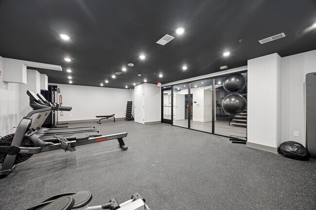 Building Photo - 6910 Ridge Ave