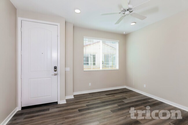 Building Photo - 24933 Siempre Ct