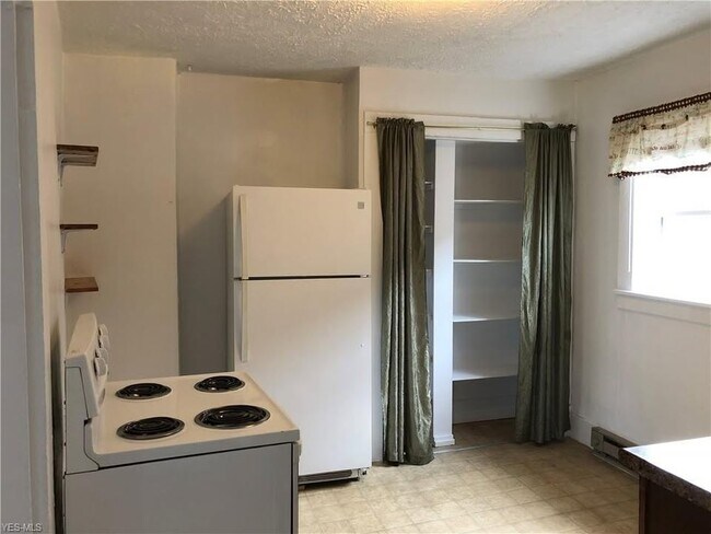 Building Photo - 308 S Jefferson St