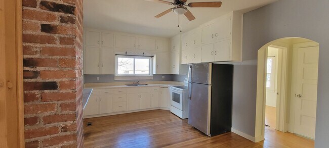 Building Photo - 3 bedroom 2 bath home