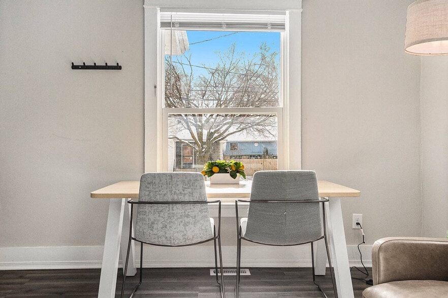 Building Photo - 415 6th St NW