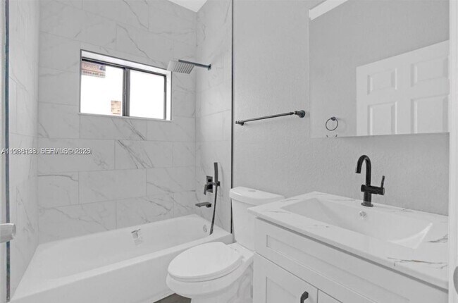 Building Photo - 2210 Farragut St