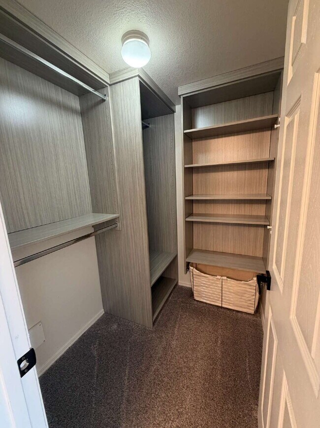 Building Photo - Don't Miss This 2 Bed/2 Bath Pinnacle at Highline Condo Available Now!