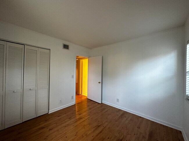 Building Photo - 21904 Lake Forest Cir