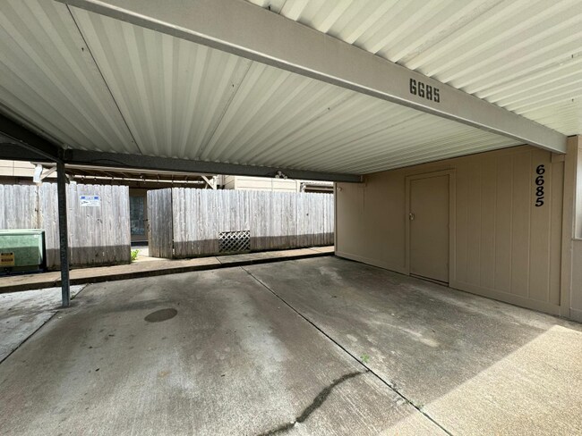 Building Photo - 6685 Kentwick Dr