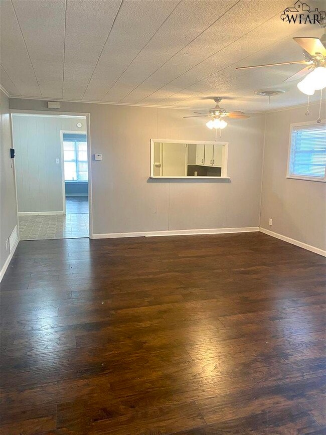 Building Photo - 4404 Cunningham Dr