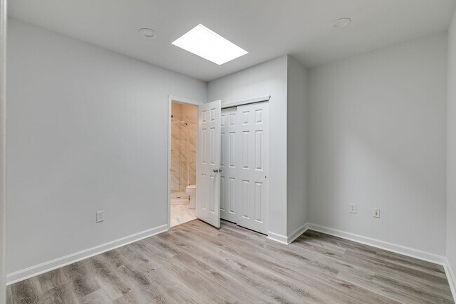 Building Photo - Brand New Luxury Temple Apartments