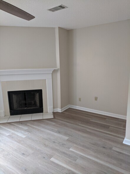 Building Photo - 7746 Shadowland Dr