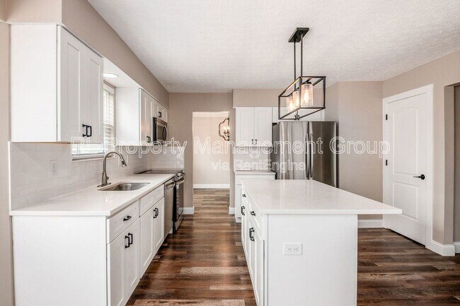 Building Photo - 2940 Wynridge Dr