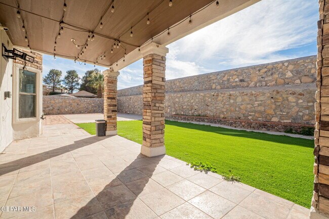 Building Photo - 12501 Sun Haven Dr