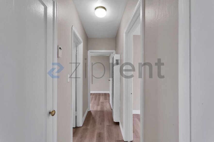 Building Photo - Unit