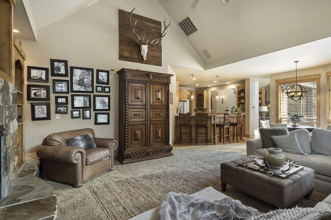 Building Photo - Westside custom home with high end craftsm...