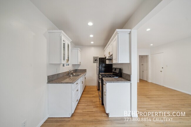 Building Photo - 710 Westmount Dr