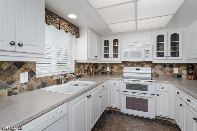 Building Photo - 5515 Rattlesnake Hammock Rd