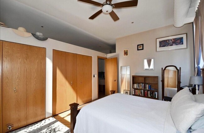 Building Photo - 910 S Michigan Ave