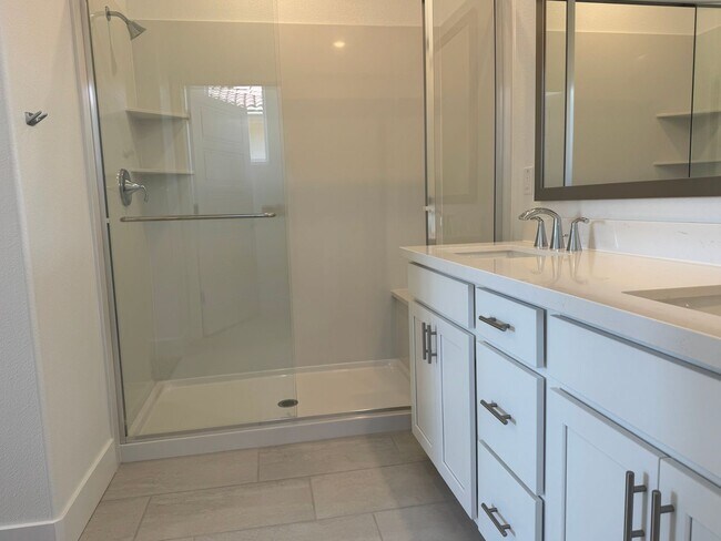 Building Photo - New Folsom home with solar!