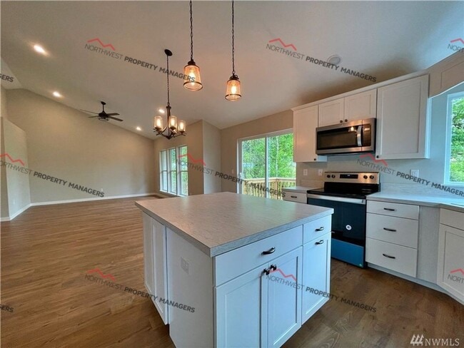 Building Photo - STATUS: *PENDING APPLICATION*   | R245B  |  $2095 + $100 FLAT RATE FOR W/S/G ** MOVE IN SPECIAL**