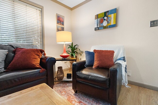 Building Photo - 3 Bed Beauty in Belhaven-FURNISHED