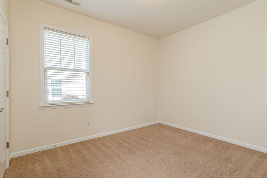 Building Photo - 35 Foxtail Ct