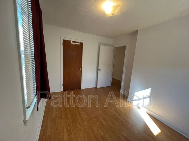 Building Photo - 120 Cedar Hill Rd