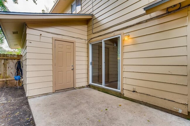 Building Photo - 818 Sahara Ave