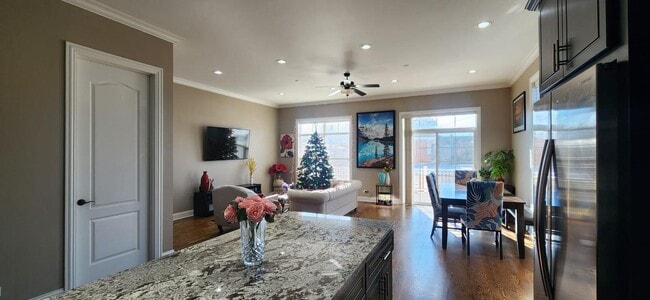 Building Photo - 410 S Edward St