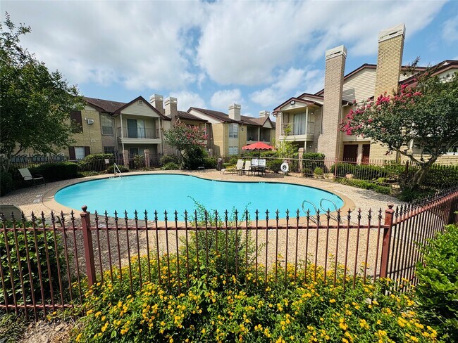 Building Photo - 2120 El Paseo St