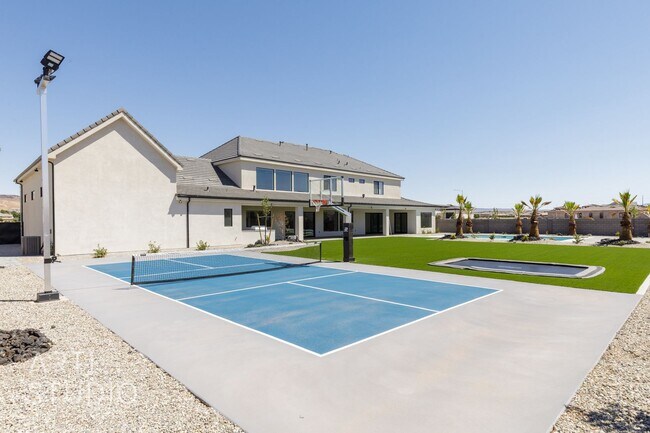 Building Photo - BRAND NEW Gorgeous 6 bed 7 bath with Pool ...