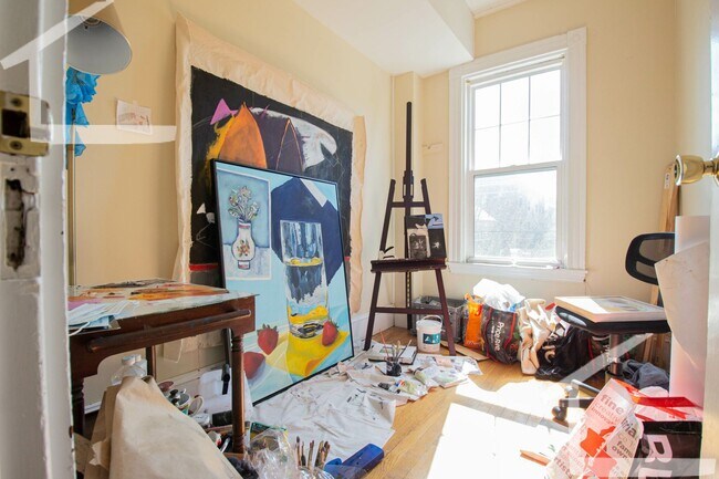 Building Photo - AWESOME 5 bed 3 bath in Brighton....